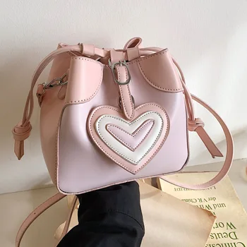Брендовая дизайнерская женская сумка через плечо с кисточкой в виде сердца контрастного цвета, специальная сумка через плечо, сумка-ведро, тренд 2023 года