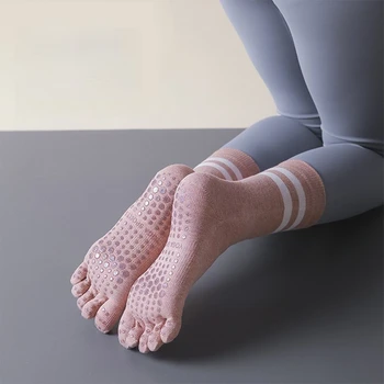 Женские однотонные резиновые носки в горошек для фитнеса, йоги, нескользящие хлопковые полосатые спортивные носки для пилатеса с пятью пальцами, зимние длинные теплые носки в горошек для женщин