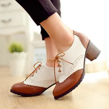 Женские туфли-оксфорды на среднем каблуке с крылышками, двухцветные винтажные броги с перфорацией на шнуровке, модельные туфли